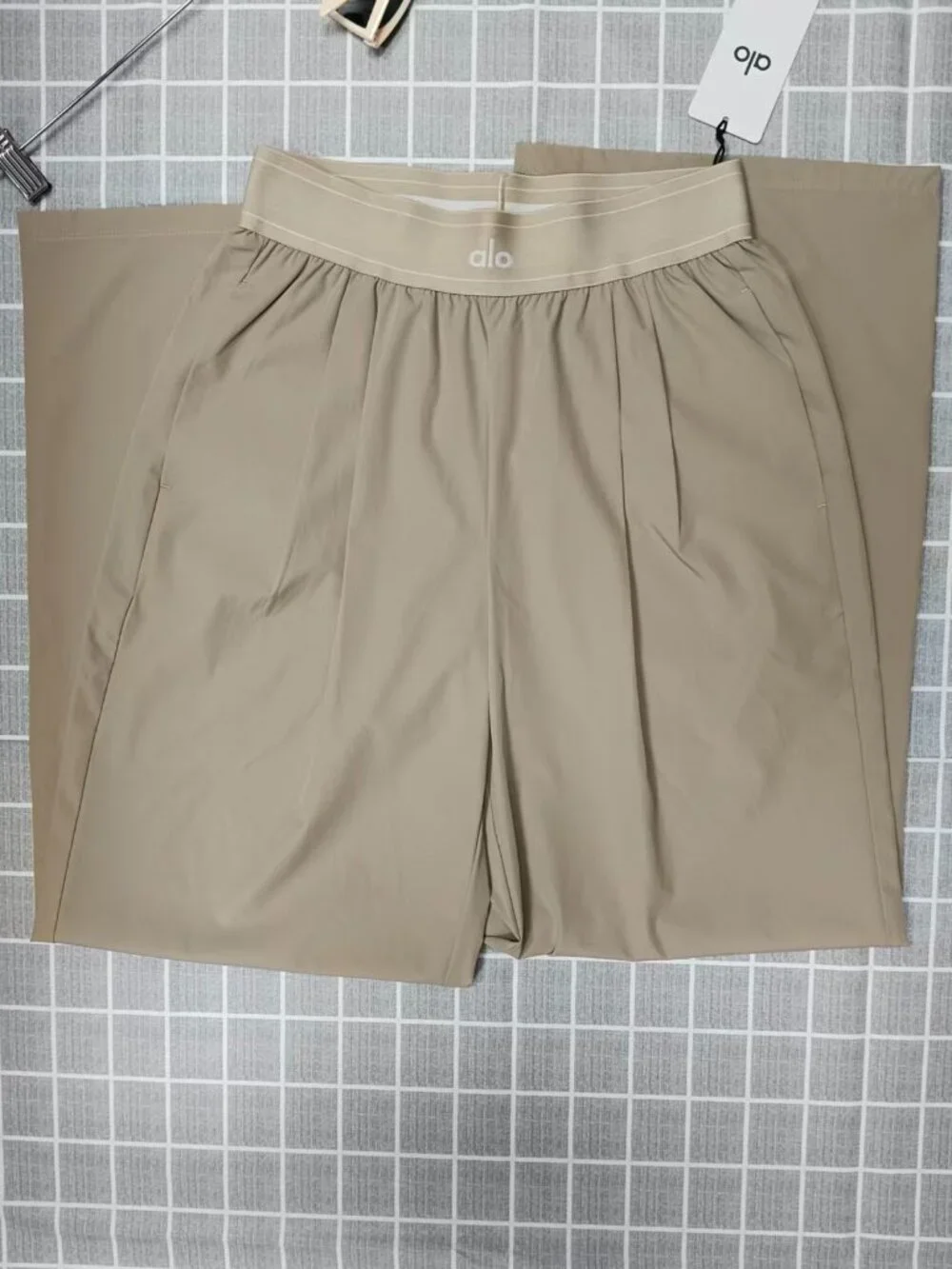NWT👩‍⚖ALO Yoga Suit Up Relaxed Fit Trouser Gravel Color,30” Inseam🌛Lightweight